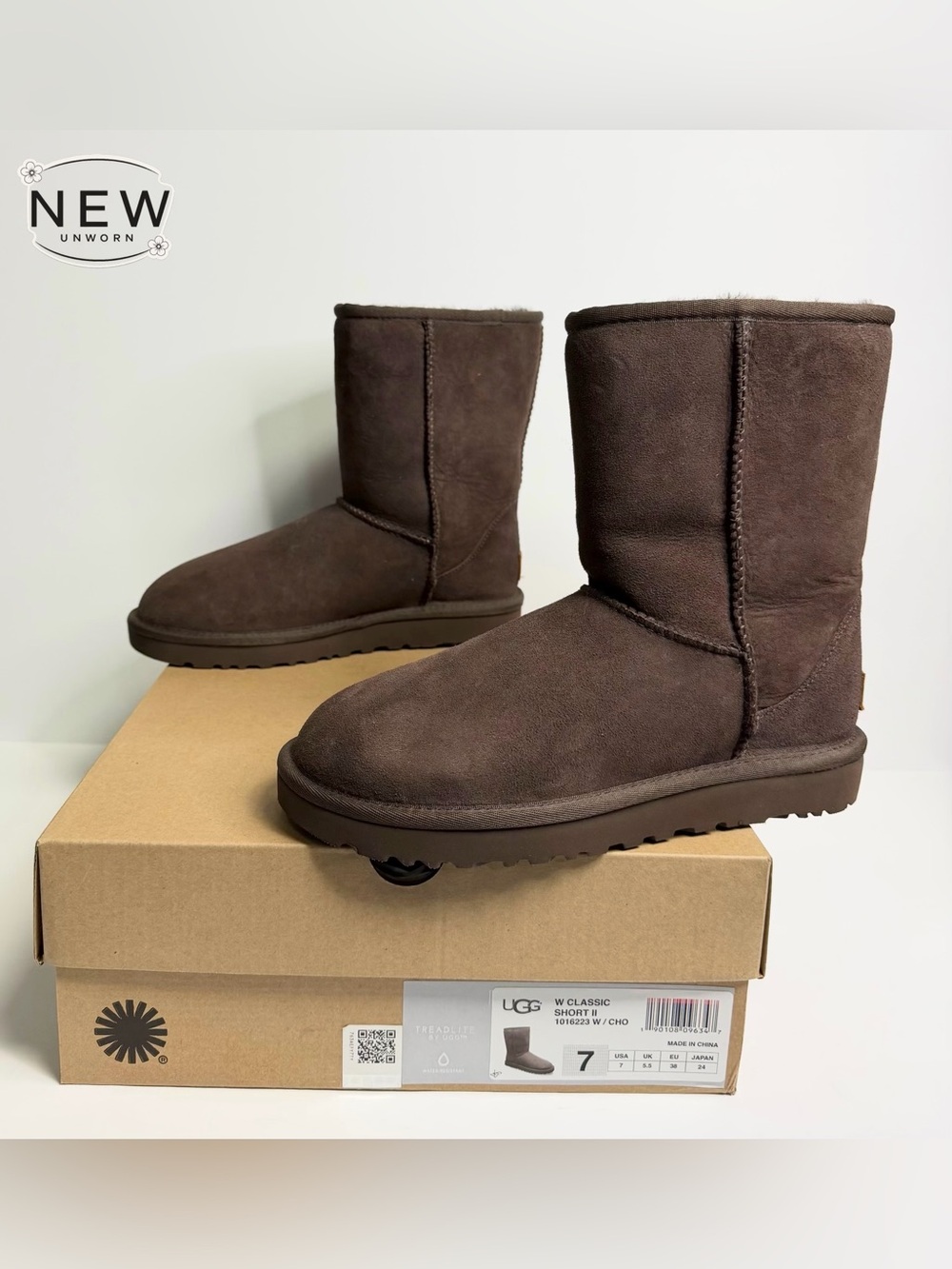 NEW UGG CLASSIC SHORT BOOT CHOCOLATE Size 7M in original Box